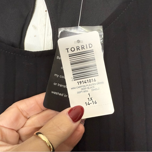 Torrid Mini chiffon pleated black dress size 1X - Picture 7 of 11